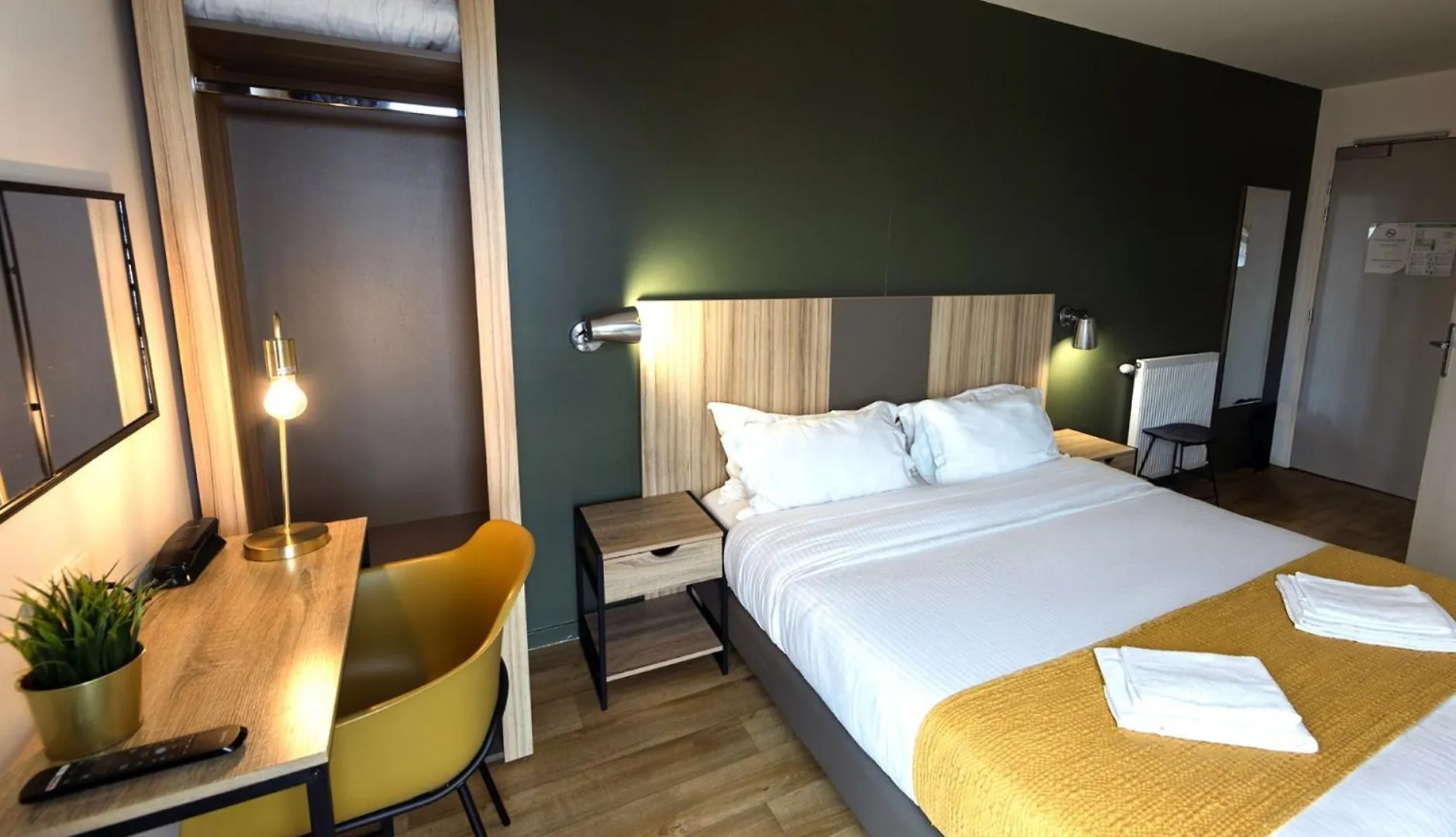 In 13 Hotel