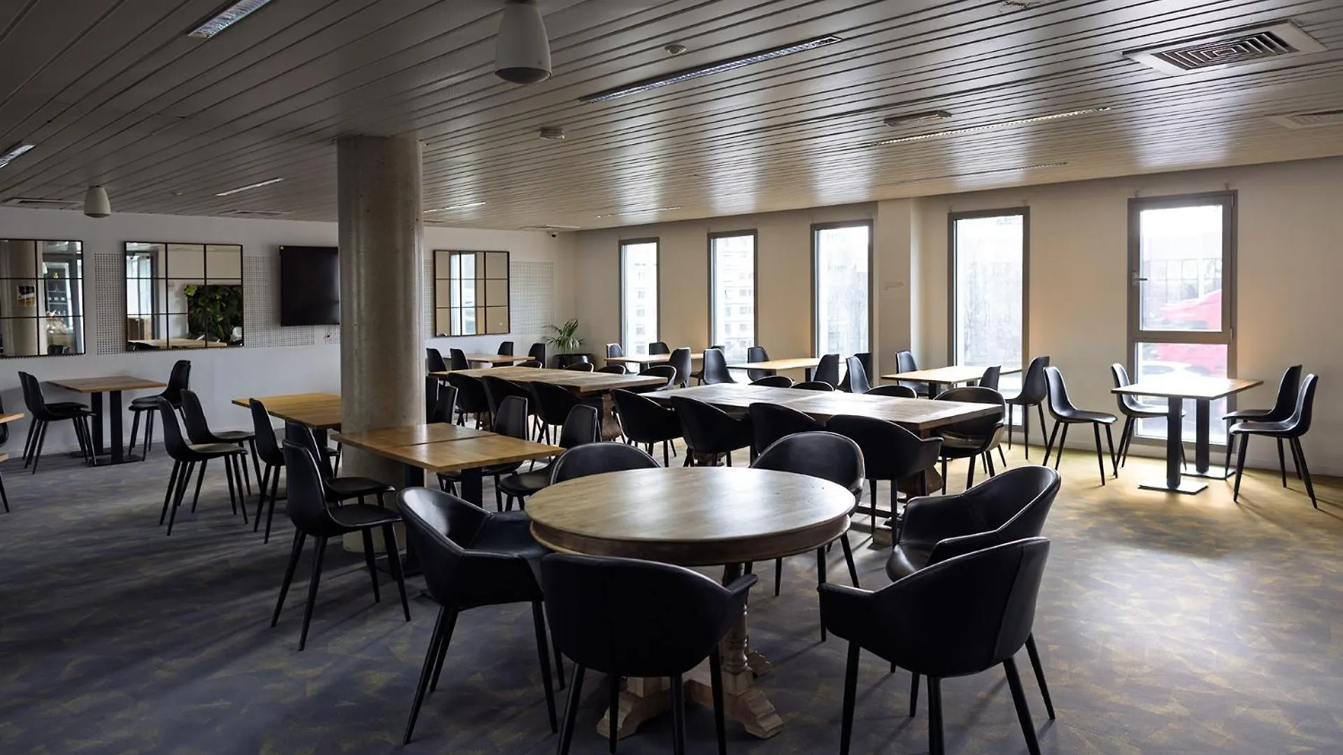 Hotel In 13