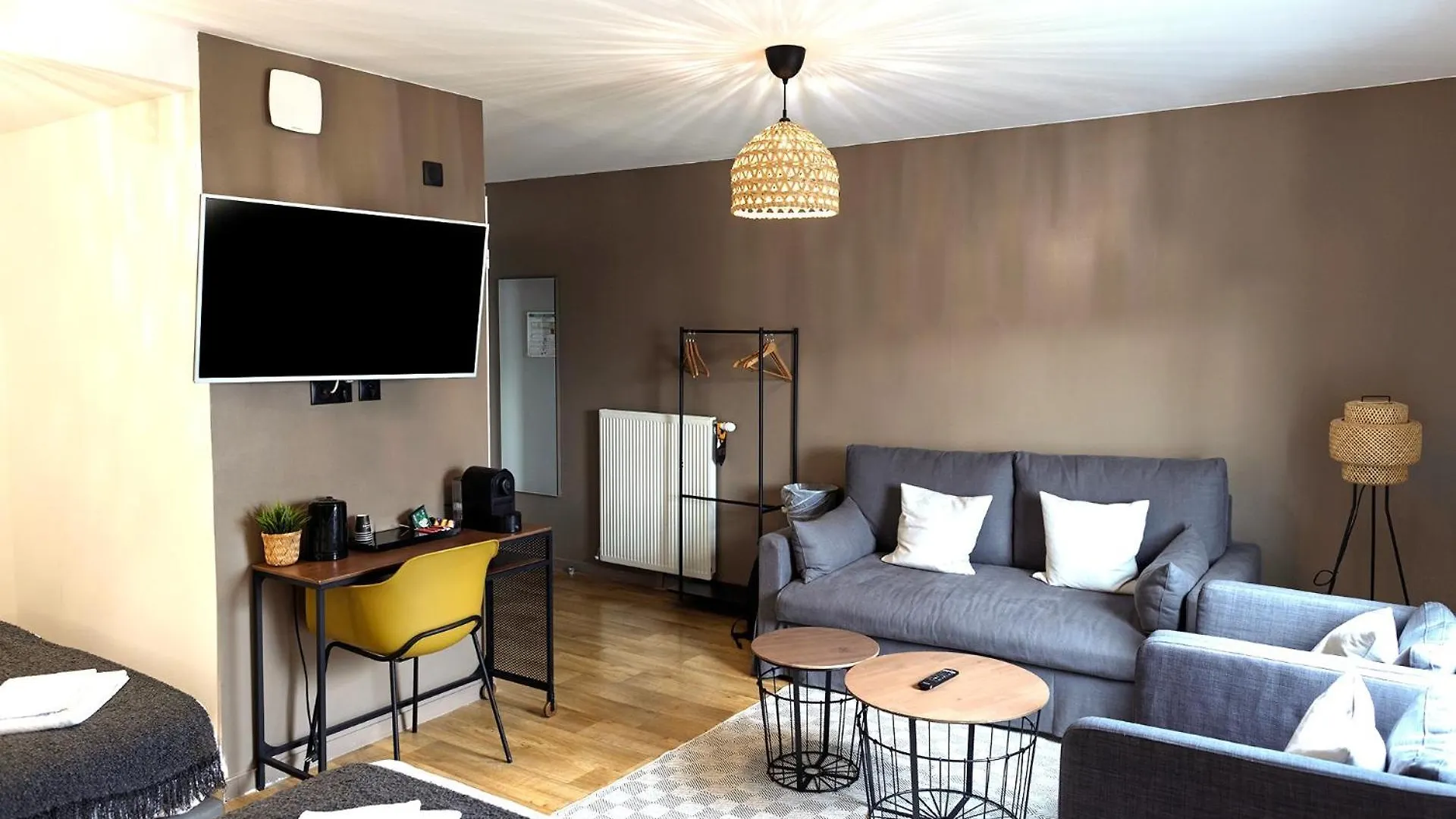 Hotel In 13